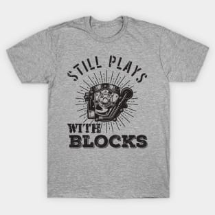 still plays with blocks vintage retro racing cars funny mechanic T-Shirt